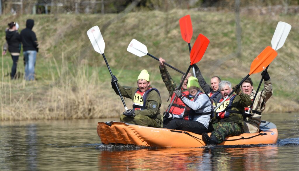 Lõbus raft Türi-Tori kiirlaskumisel 2023, foto Teet Reier